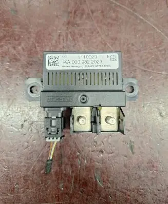 Mercedes-Benz E W212 Charging relay A0009822023 1110029