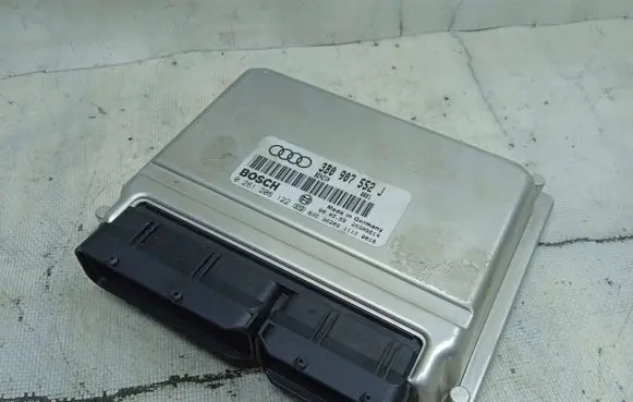 Audi A4 S4 B5 8D Engine control unit/module 3B0907552J 0261206122 26SA5614