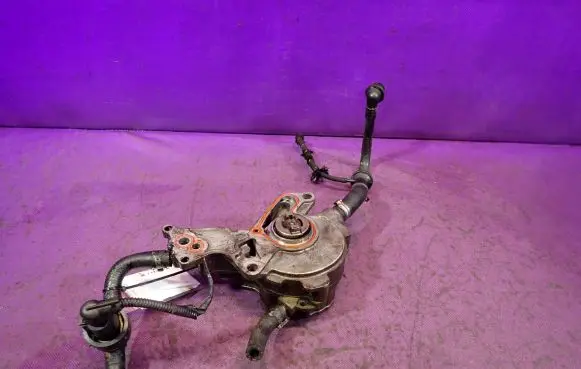 Volkswagen Golf IV Vacuum pump 038145209A
