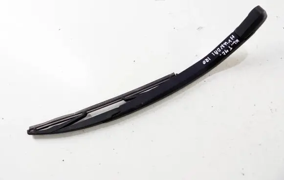 Rear wiper blade arm
