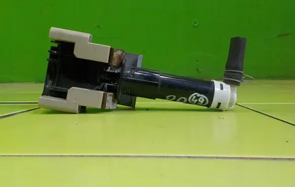 Mazda CX-7 Headlight washer pump EH66518G4