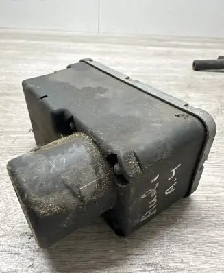 Audi A4 S4 B5 8D Central locking vacuum pump 1H0962257
