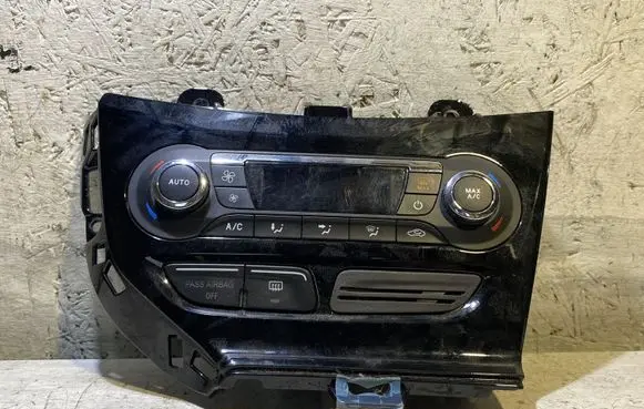 Ford Focus Climate control unit CM5T18C612AF S69GA B13820019