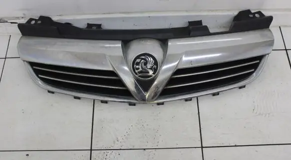 Opel Zafira B Front bumper upper radiator grill 13247331