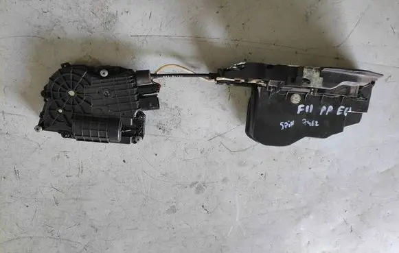 BMW 5 F10 F11 Front door lock 