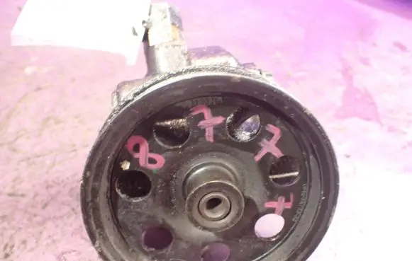 Ford Focus Power steering pump XS4E-3A733-AC