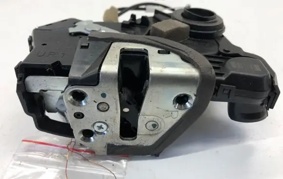 Honda Civic IX Front door lock 