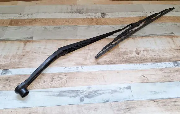 Chrysler Pacifica Front wiper blade arm