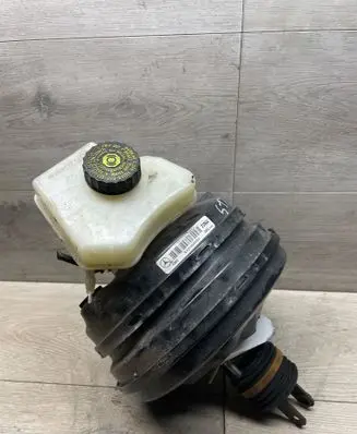 Mercedes-Benz CLS C219 Brake booster A2114300530L Q049465