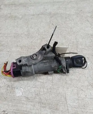 Volkswagen PASSAT B5 Ignition lock 4B0905851