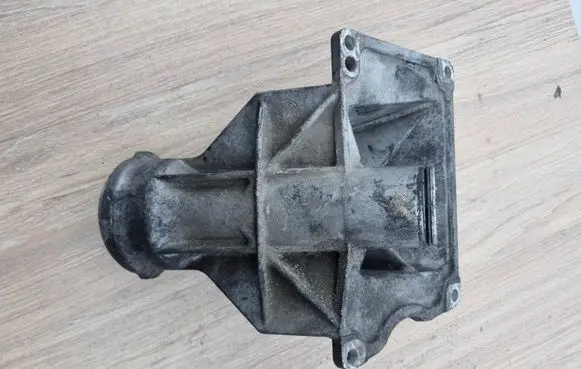 BMW 5 F10 F11 Driveshaft support bearing bracket 7575061 59280110 A819003