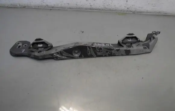 Renault Laguna III Fender mounting bracket