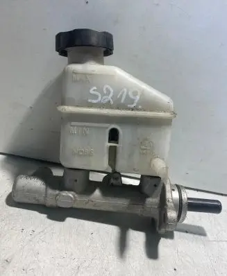 Brake fluid reservoir
