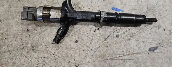 Toyota RAV 4 (XA30) Fuel injector 2367027030