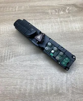 Mercedes-Benz C W203 Hazard light switch 2038209310