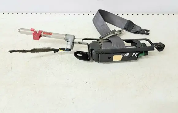 Volvo V70 Front seatbelt