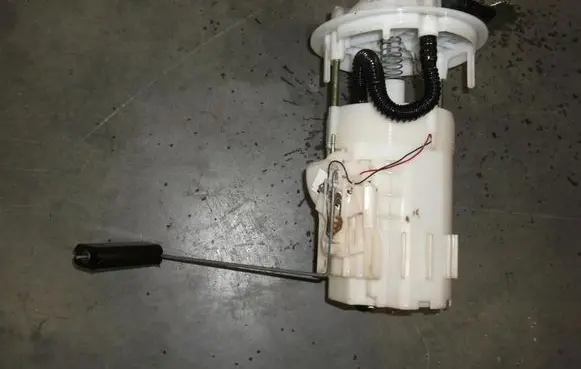 Audi Q7 4M Fuel level sensor 