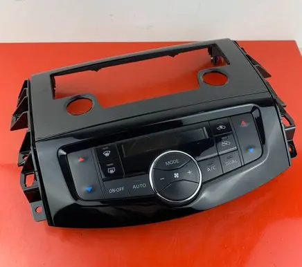 Nissan Navara Central console control unit 682604KJ1A