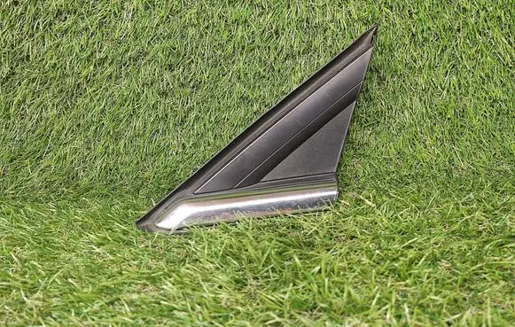 Fender trim (molding)
