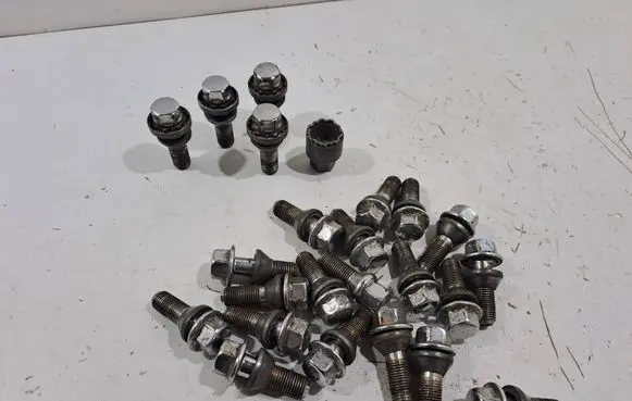 Volvo XC60 Anti-theft wheel nuts and lock 