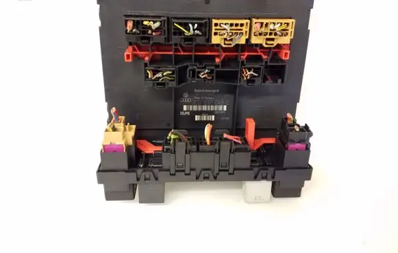 Skoda Octavia Mk2 (1Z) Fuse module 3C0937049E