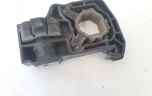 BMW 5 GT F07 Radiator mount bracket 757524503 m135239