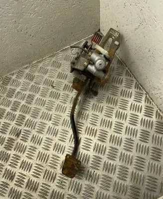 Toyota Avensis Verso Clutch pedal 