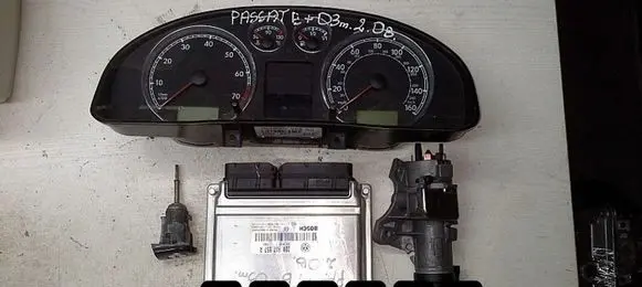 Volkswagen PASSAT B5.5 Engine control unit/module 0261208003