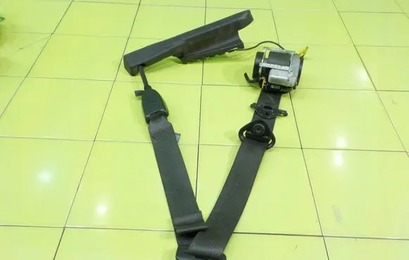 Opel Meriva B Front seatbelt 13394801 BEZPIECZENSTWA