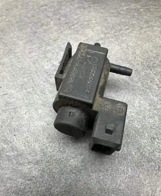 BMW 5 E39 Turbo solenoid valve 1742712 97T041 72234100