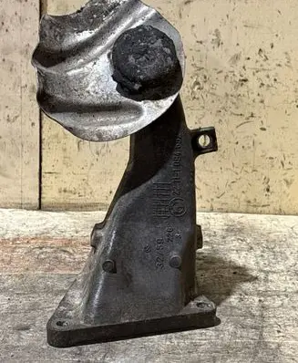 BMW 3 E46 Engine mounting bracket 1094652 22111094652