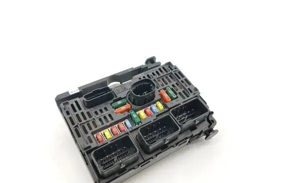 Citroen C4 I Fuse module 9661682980