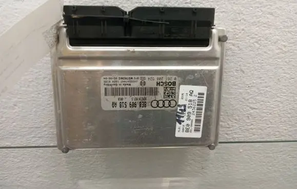 Audi A4 S4 B7 8E 8H Engine control unit/module 8E0909518AQ 0261208524