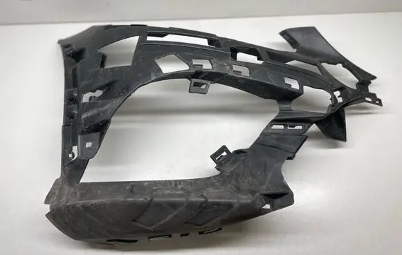 Mercedes-Benz C W205 Front bumper mounting bracket 2058852001 A2058852001