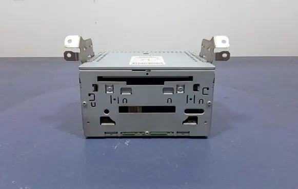 Mitsubishi Lancer VIII Radio/CD/DVD/GPS head unit 8701A261