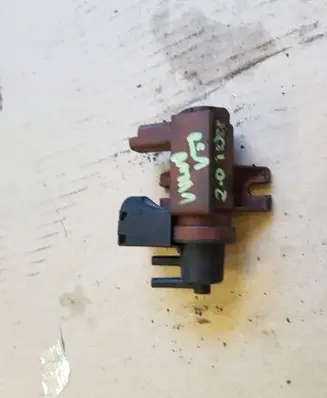 Volvo V50 Valve vacuum 
