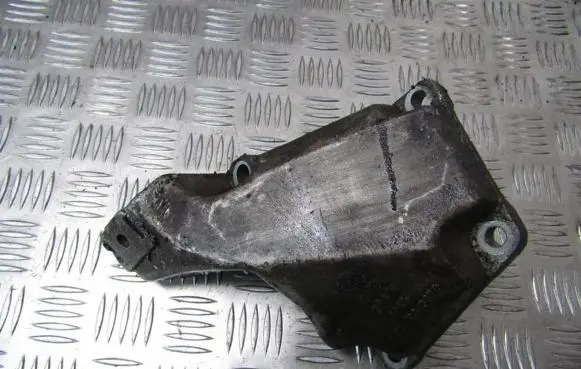 Audi A6 S6 C5 4B Engine mounting bracket 8d0199307g