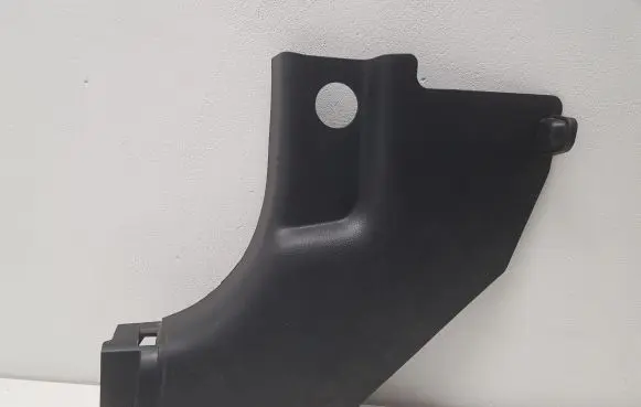 Foot area side trim