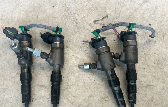Peugeot 308 Fuel injectors set 0445110340