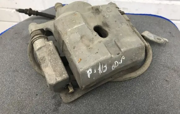 Toyota Prius (XW30) Front brake caliper