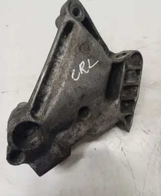 Volkswagen PASSAT B8 Engine mounting bracket 04L199207 CRL