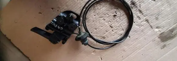 Citroen C4 II Engine bonnet/hood lock release cable 9677898780