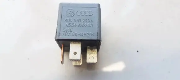Volkswagen PASSAT B5.5 Other relay 8D0951253A V23134-B52-X301