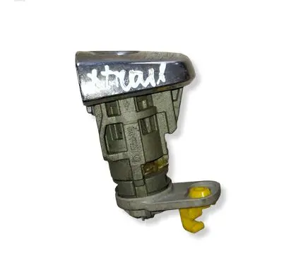 Nissan X-Trail T32 Front door lock (next to the handle) 