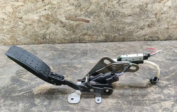 Cadillac SRX Accelerator throttle pedal 12042454 1100021