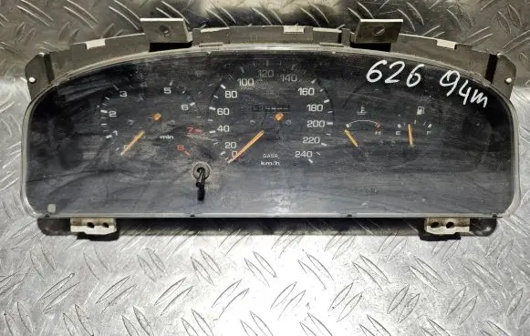 Mazda 626 Speedometer (instrument cluster)