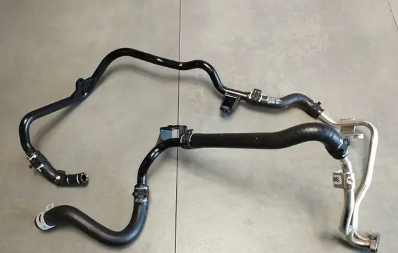 Volkswagen Touran III Engine coolant pipe/hose 05E122447F
