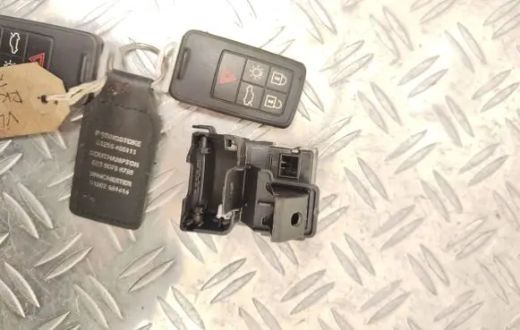 Volvo V40 Ignition lock AH4N15607AE 28227917 CCAR09LP0300T0