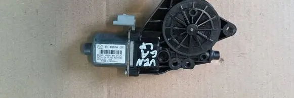 Hyundai ix20 Front door window regulator motor 824501P000 20090831 0130822580
