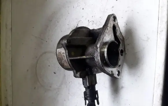 Renault Megane II Vacuum pump